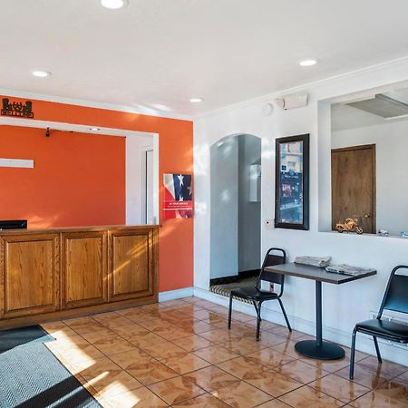 Oyo Townhouse Dodge City Ks ภายนอก รูปภาพ