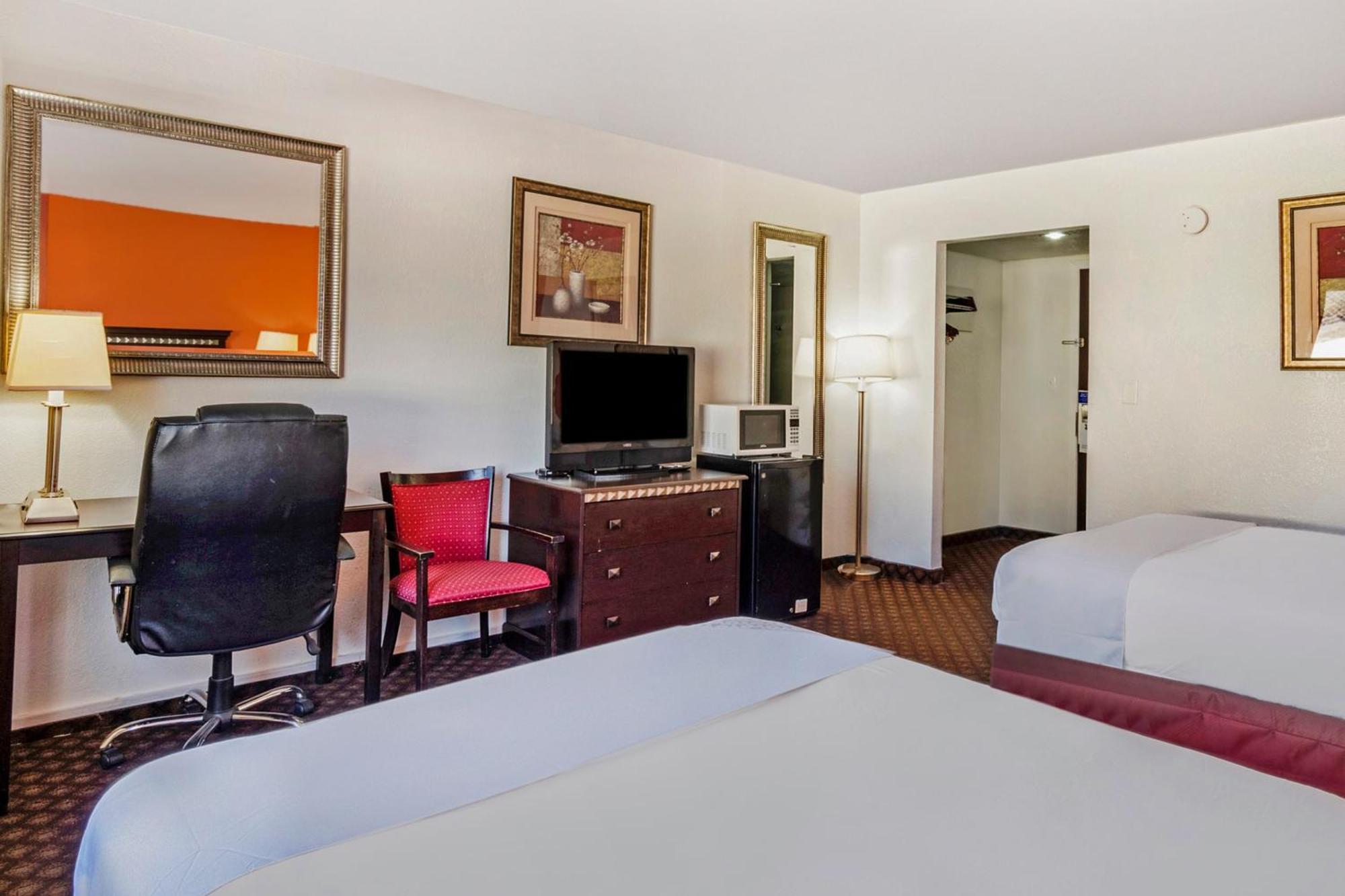 Oyo Townhouse Dodge City Ks ภายนอก รูปภาพ