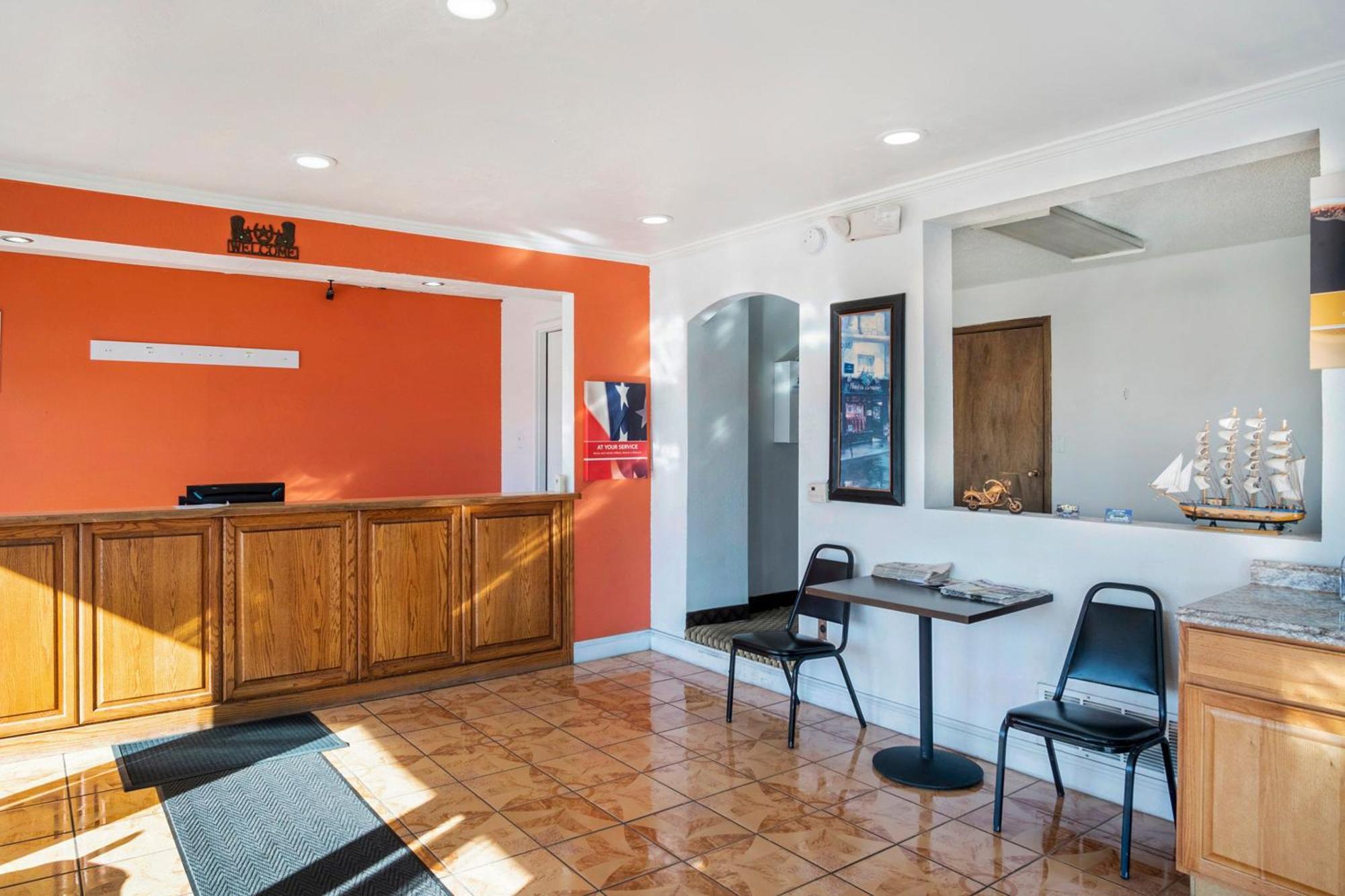 Oyo Townhouse Dodge City Ks ภายนอก รูปภาพ