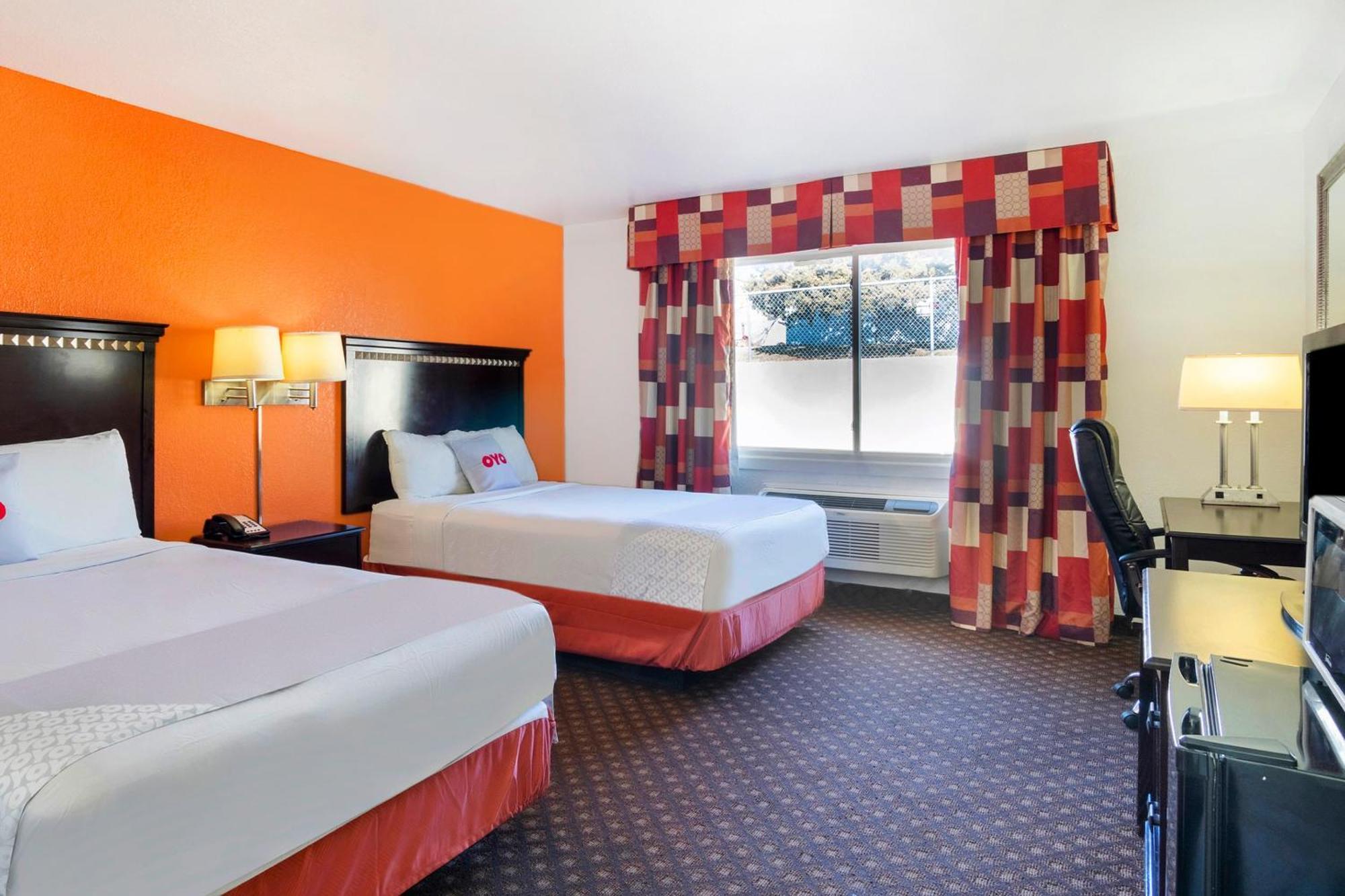 Oyo Townhouse Dodge City Ks ภายนอก รูปภาพ