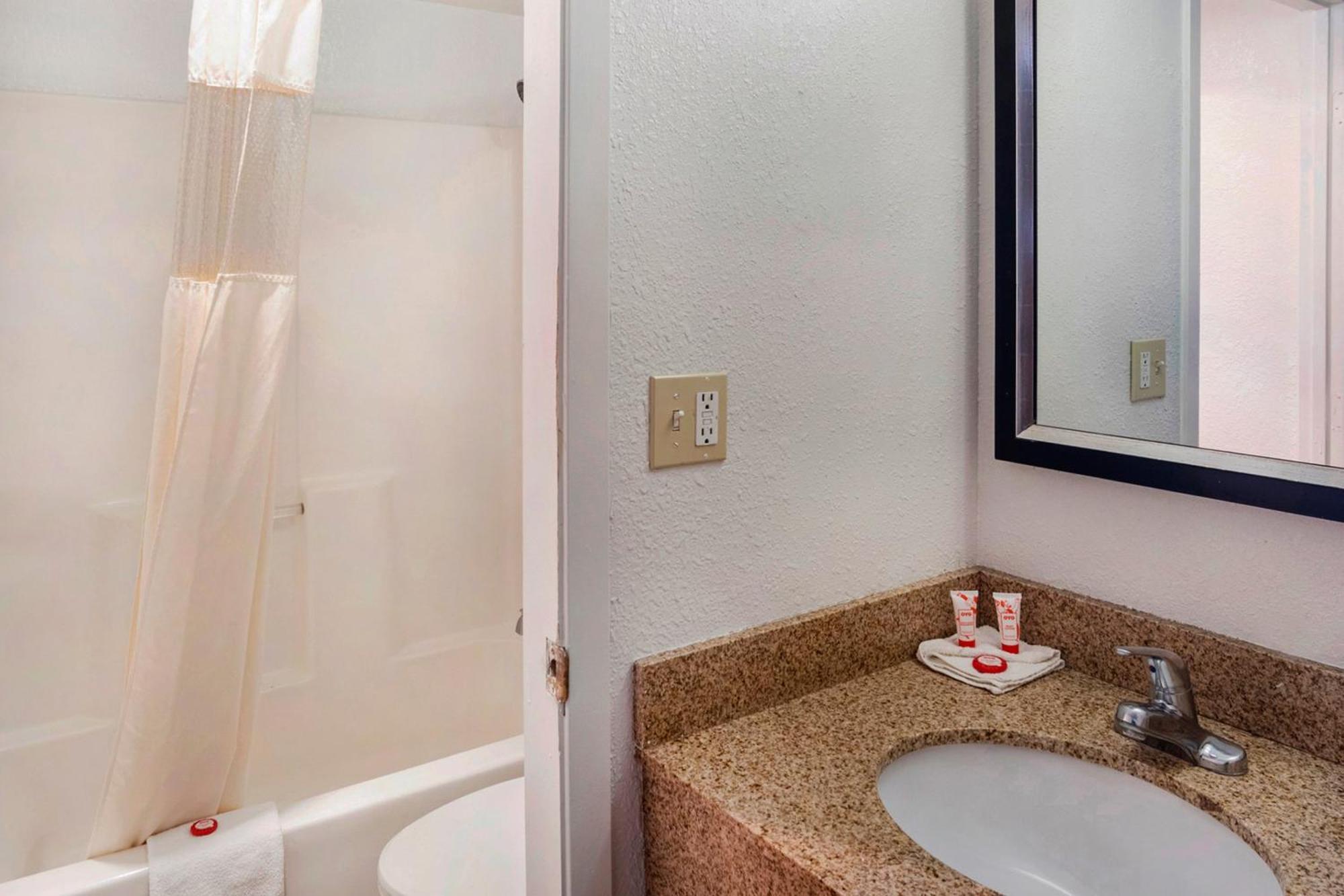 Oyo Townhouse Dodge City Ks ภายนอก รูปภาพ