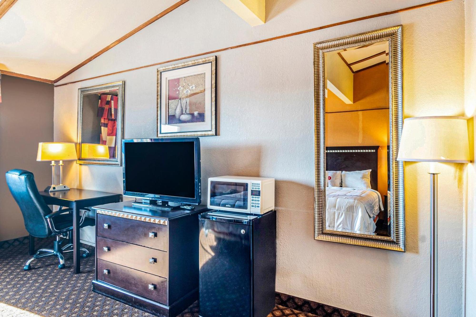 Oyo Townhouse Dodge City Ks ภายนอก รูปภาพ