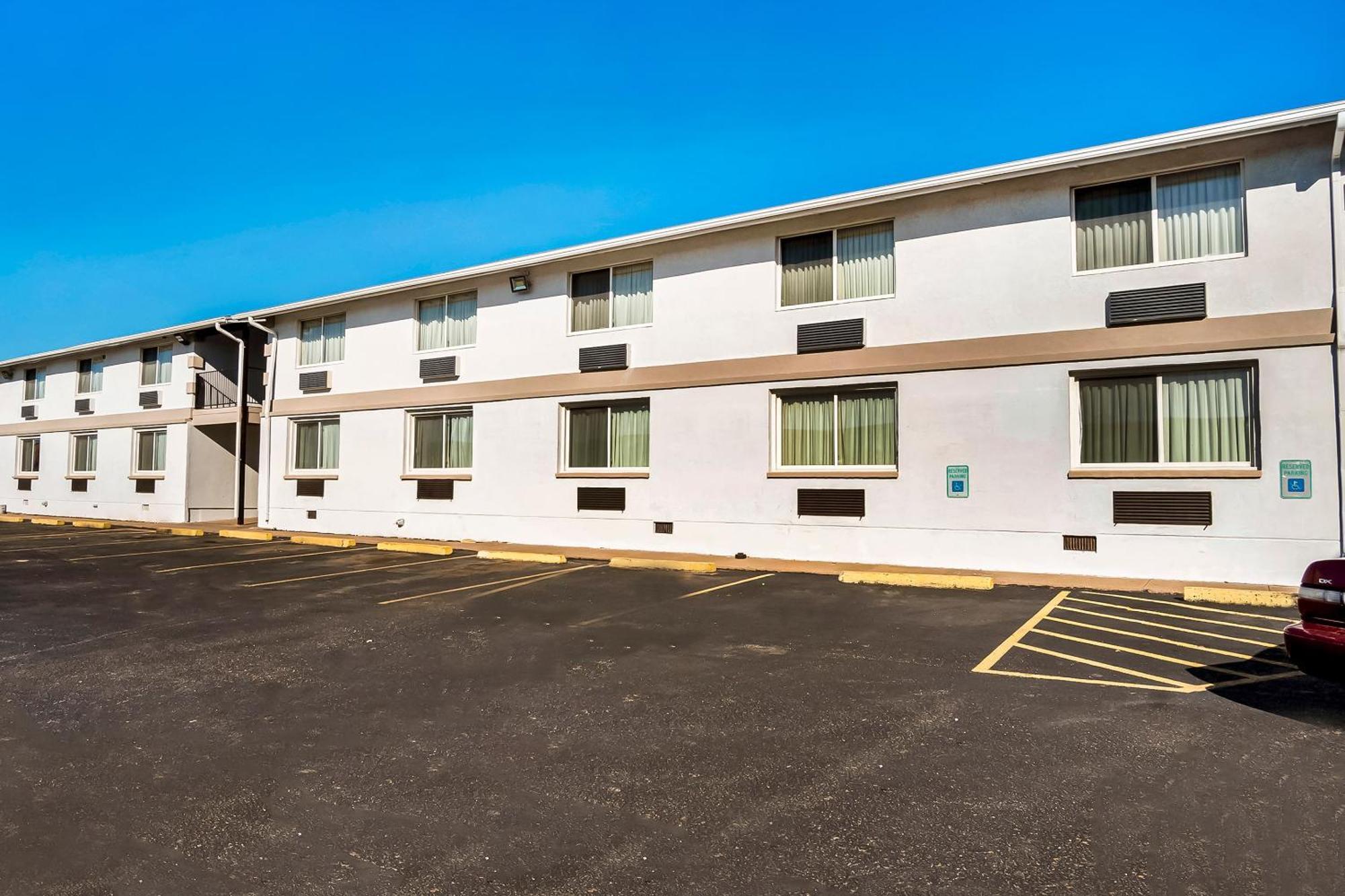 Oyo Townhouse Dodge City Ks ภายนอก รูปภาพ