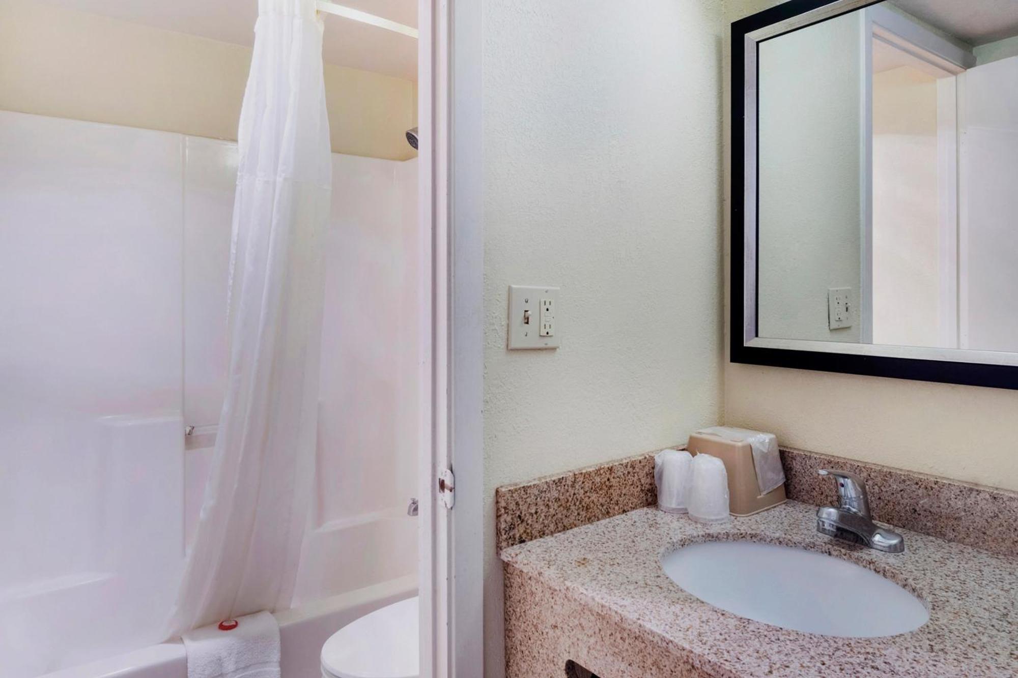 Oyo Townhouse Dodge City Ks ภายนอก รูปภาพ