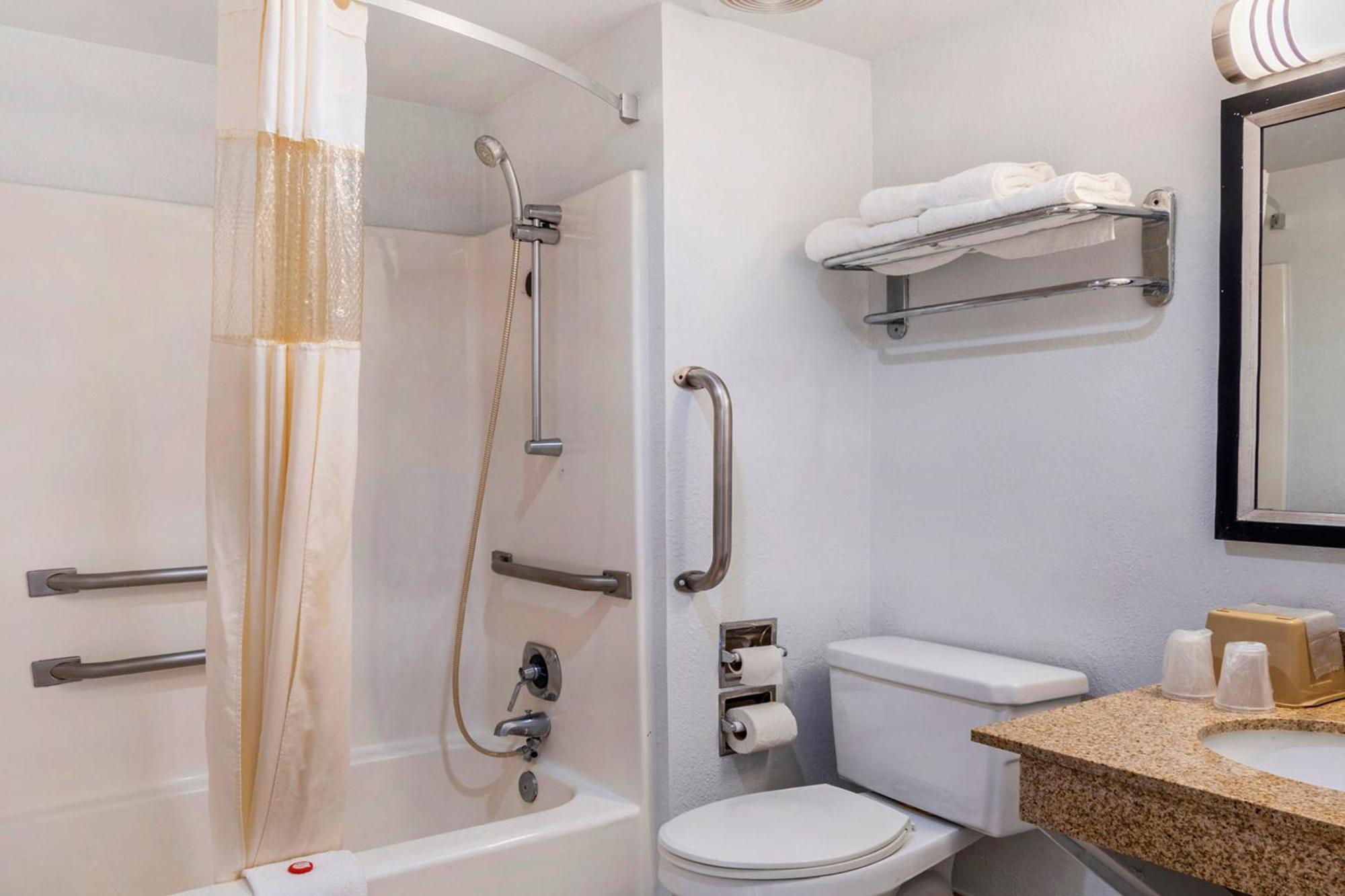 Oyo Townhouse Dodge City Ks ภายนอก รูปภาพ