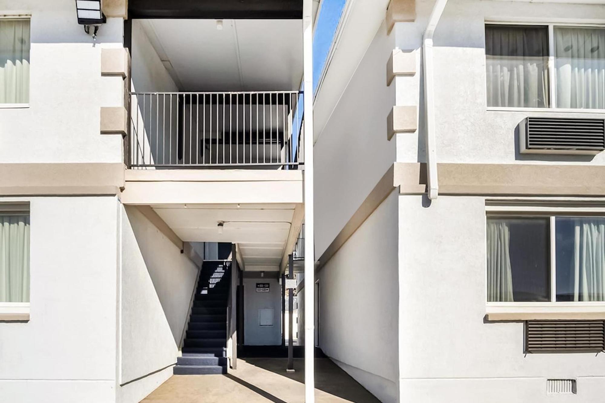 Oyo Townhouse Dodge City Ks ภายนอก รูปภาพ