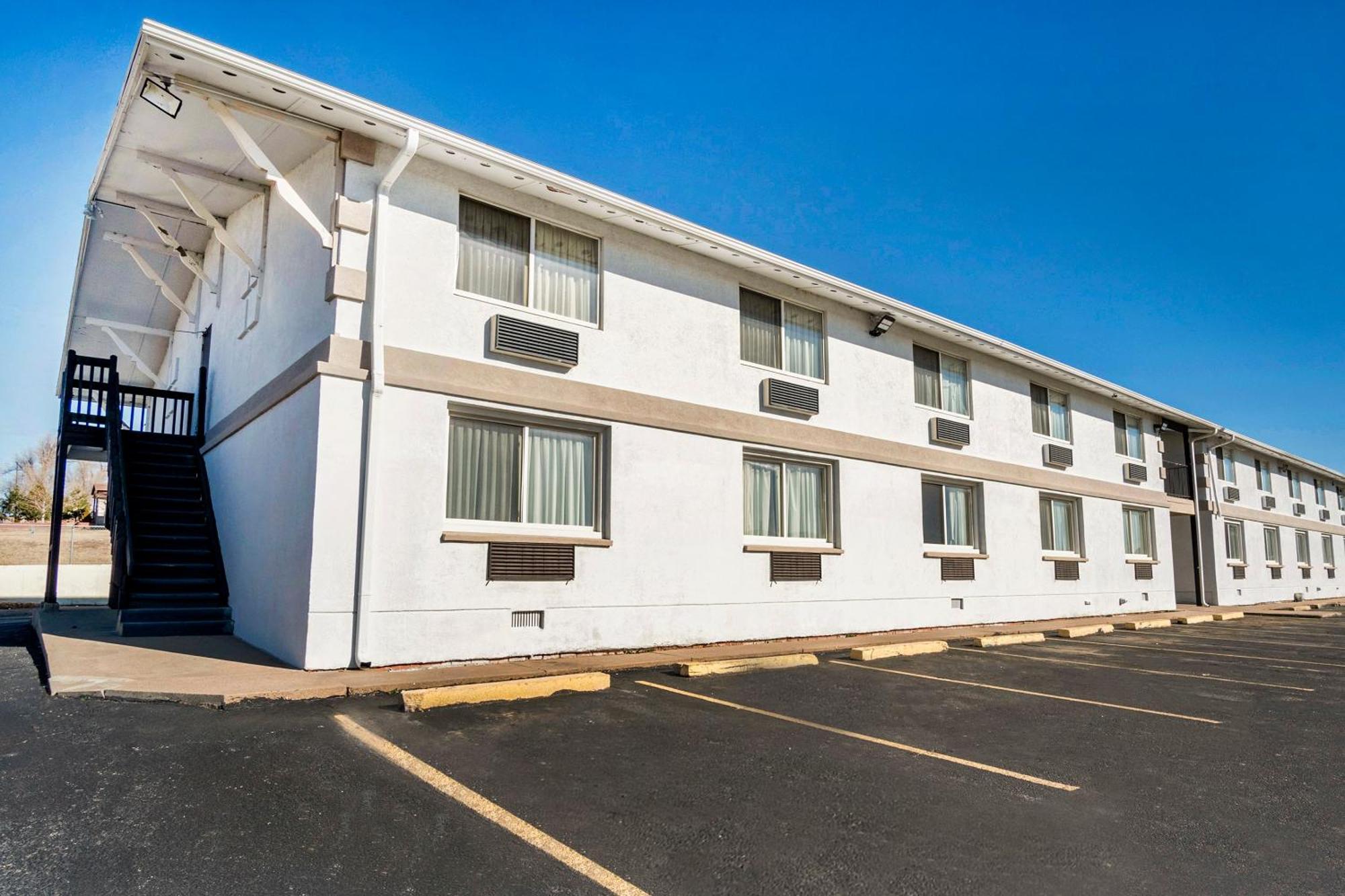 Oyo Townhouse Dodge City Ks ภายนอก รูปภาพ