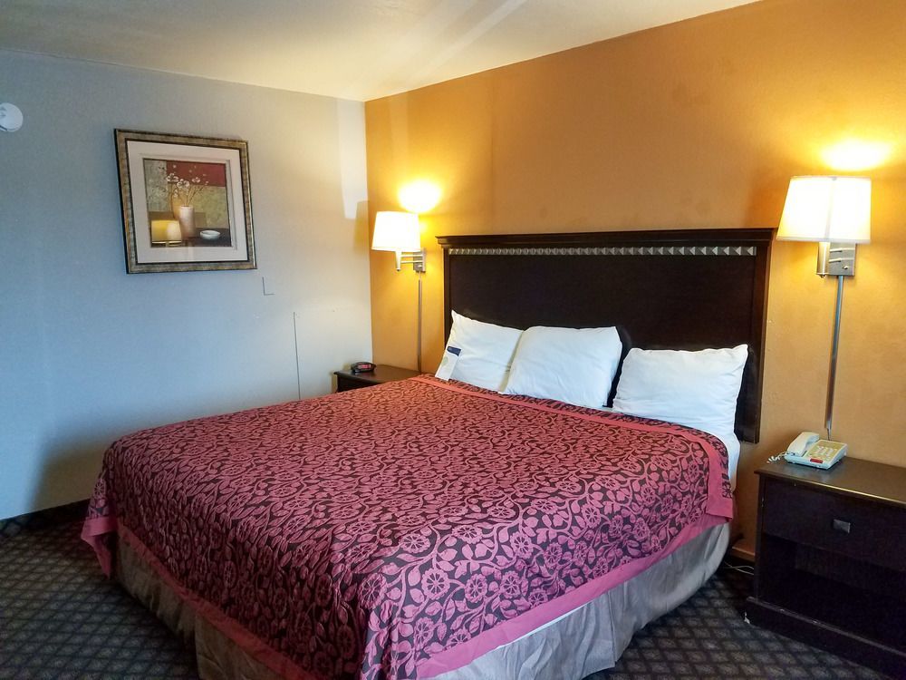 Oyo Townhouse Dodge City Ks ภายนอก รูปภาพ