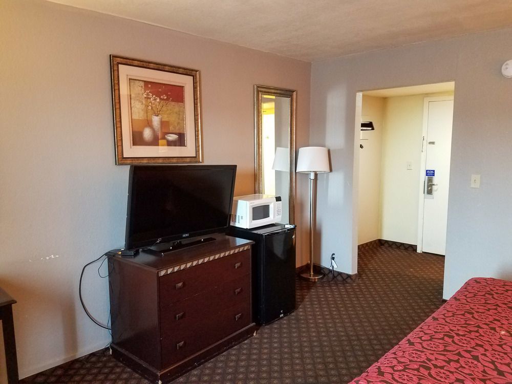 Oyo Townhouse Dodge City Ks ภายนอก รูปภาพ