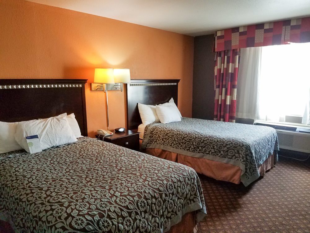 Oyo Townhouse Dodge City Ks ภายนอก รูปภาพ
