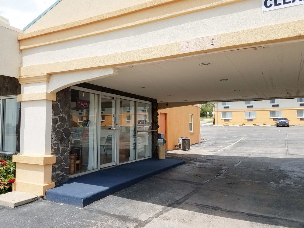 Oyo Townhouse Dodge City Ks ภายนอก รูปภาพ