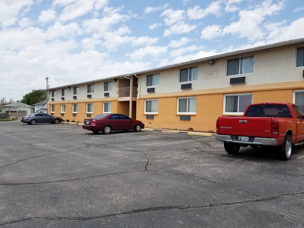 Oyo Townhouse Dodge City Ks ภายนอก รูปภาพ